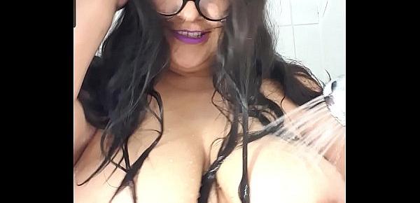  Live big boobs bbw taking a shower